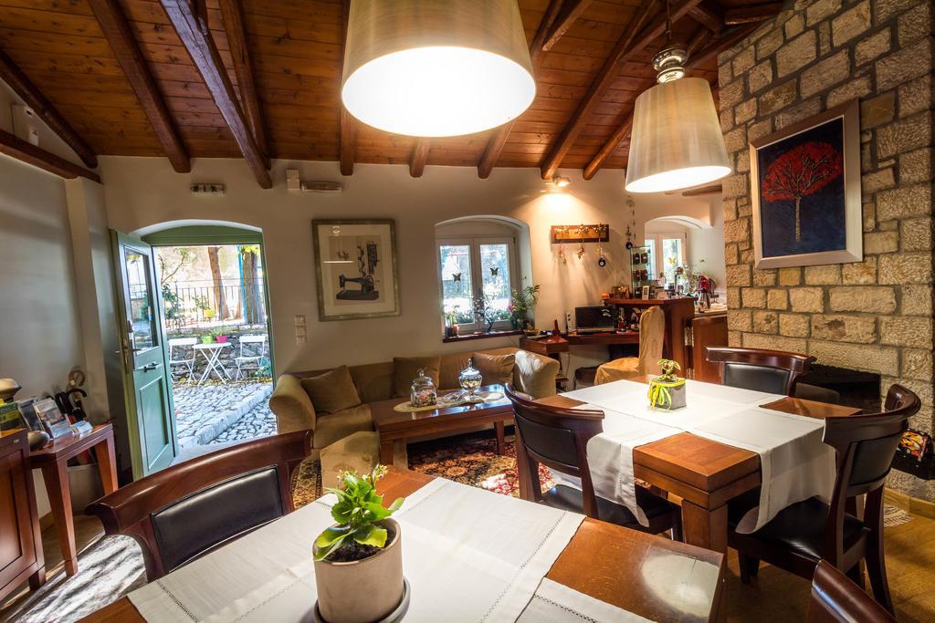 Enastron Guesthouse Dimitsana Exteriör bild